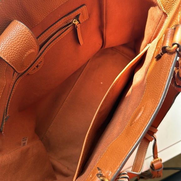 TORY BURCH Leather Wallet & Tote Bag. - Picture 10 of 16